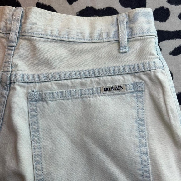 Vintage Pleated Denim Shorts – Size 6 🌟(Bill Blass) - Picture 8 of 10